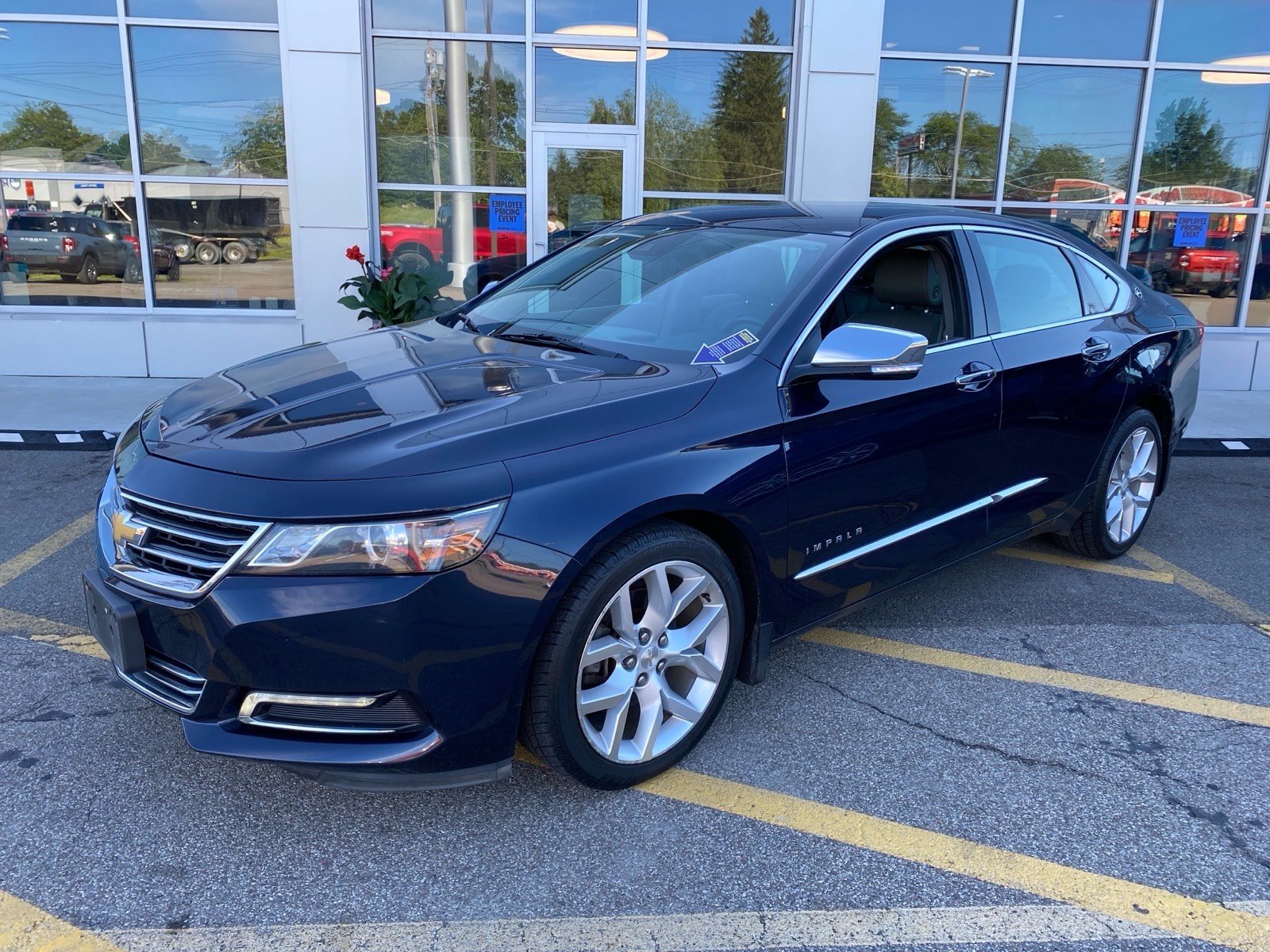 Used 2015 Chevrolet Impala LTZ FWD image 1