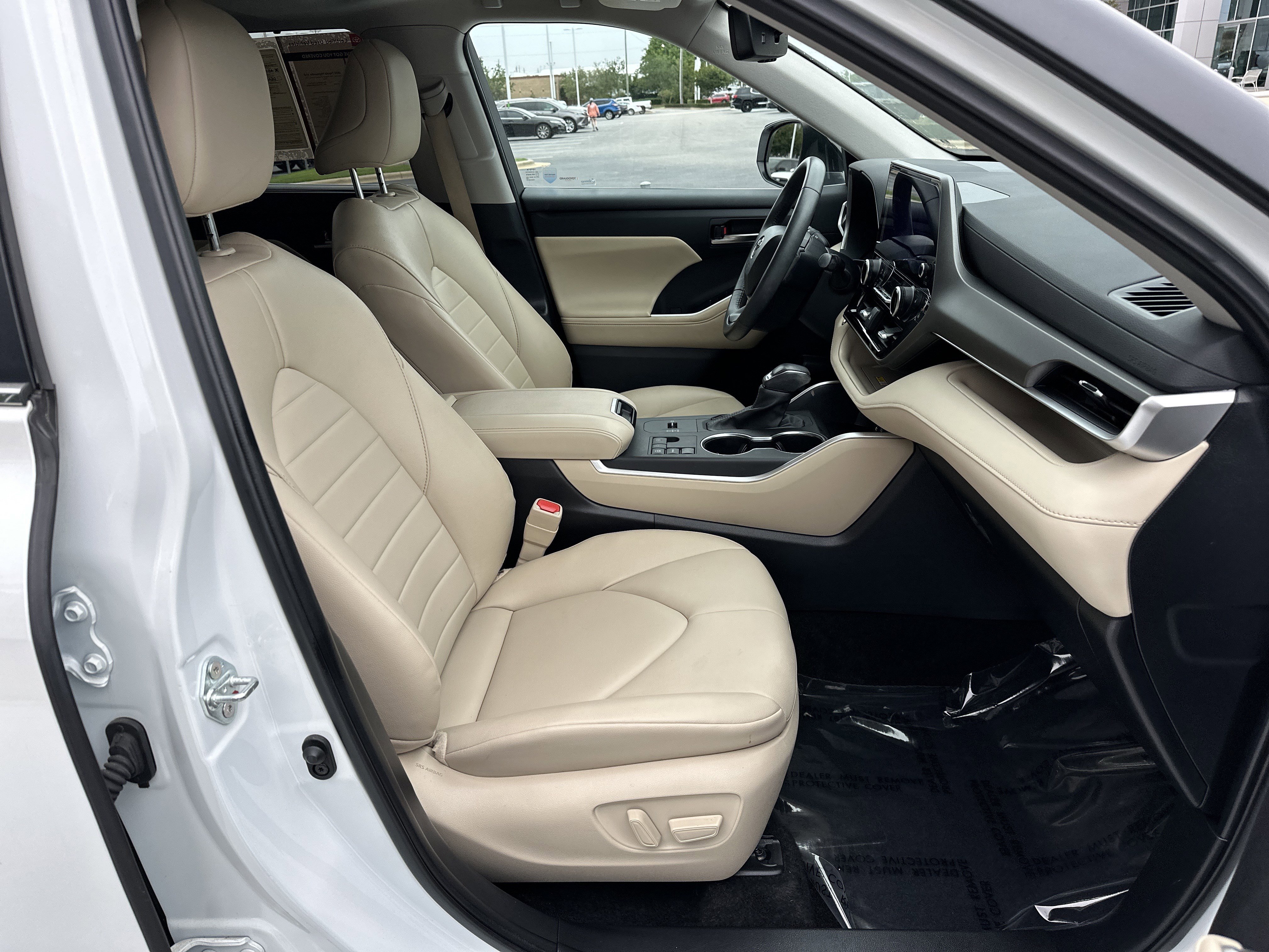 Certified 2024 Toyota Highlander XLE FWD image 35