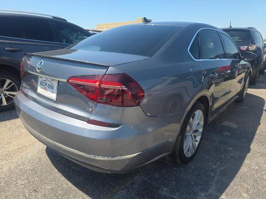 Used 2018 Volkswagen Passat 2.0T SE FWD image 4