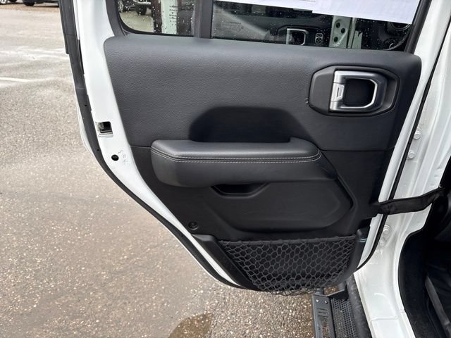 Used 2018 Jeep Wrangler Unlimited Sahara AWD/4WD image 19