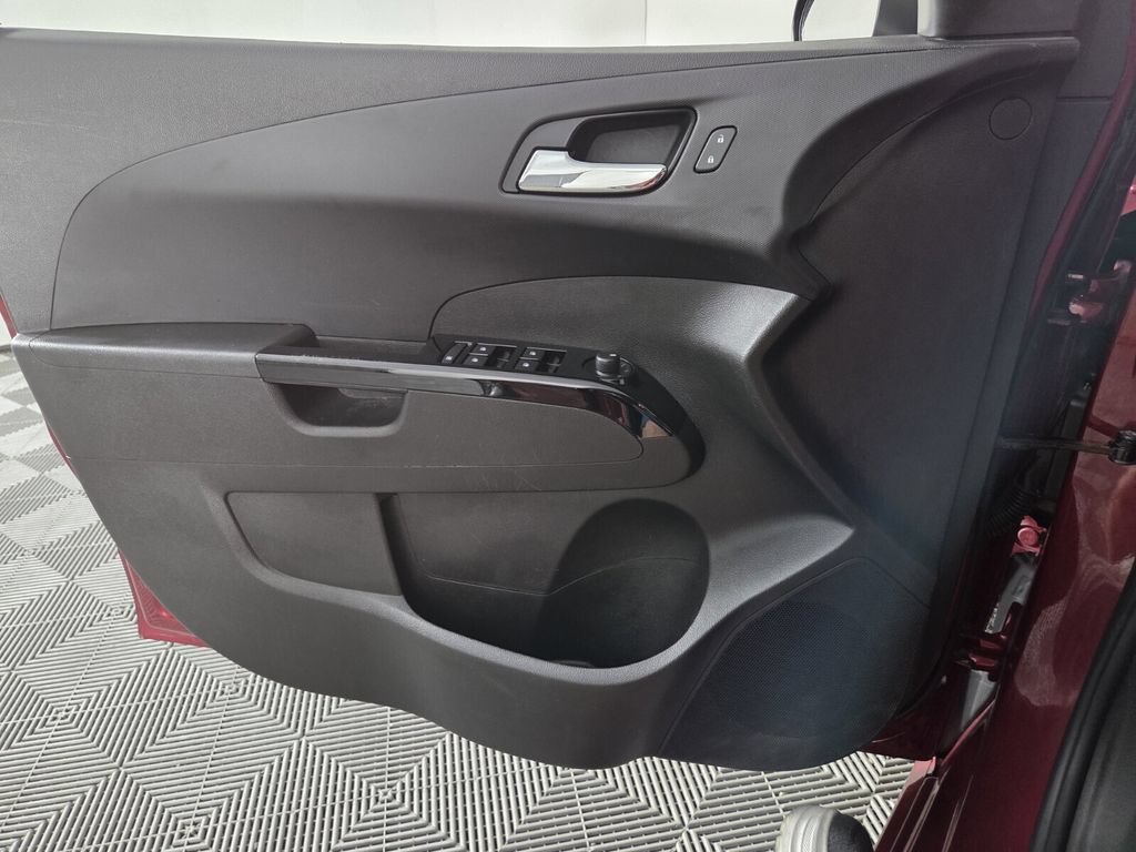Used 2018 Chevrolet Sonic LT w/ Convenience Package FWD image 27