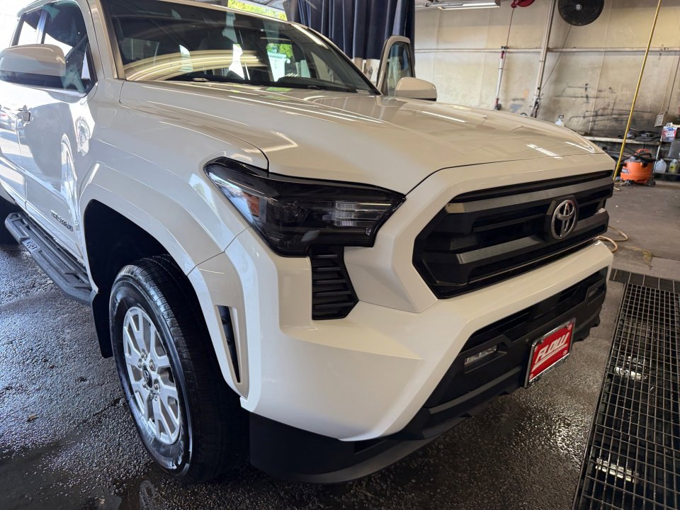 Used 2025 Toyota Tacoma SR5 AWD/4WD image 24