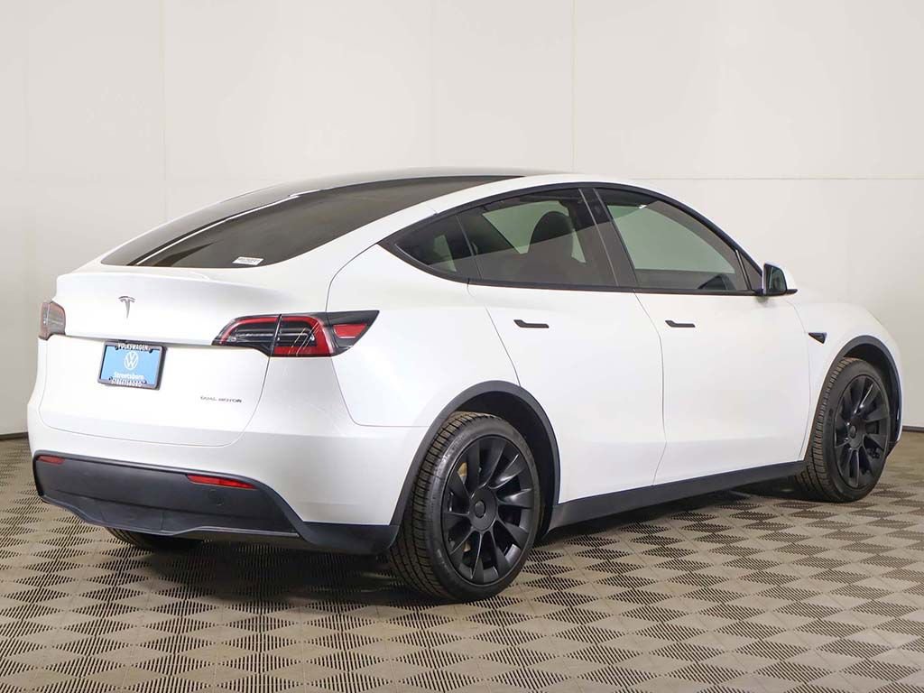Used 2023 Tesla Model Y Long Range image 10