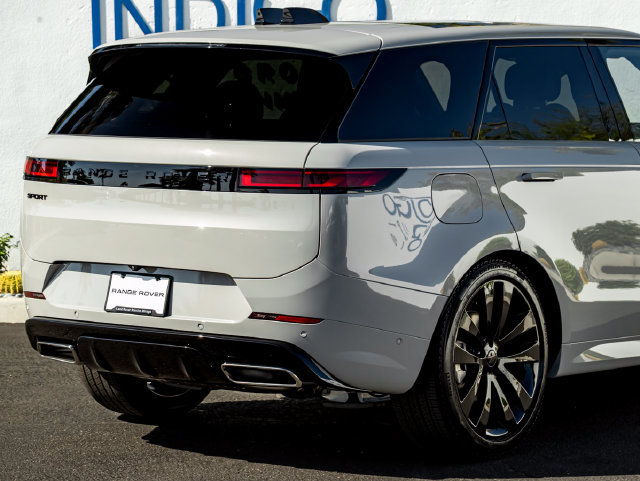 New 2026 Land Rover Range Rover Sport Dynamic SE AWD/4WD image 7