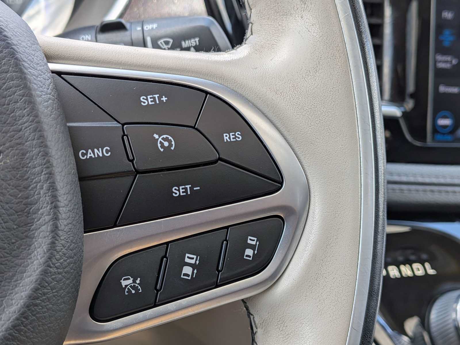 Used 2020 Chrysler Pacifica Limited w/ Advanced Safetytec Group FWD image 25