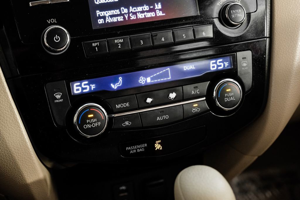 Used 2015 Nissan Rogue SV image 24