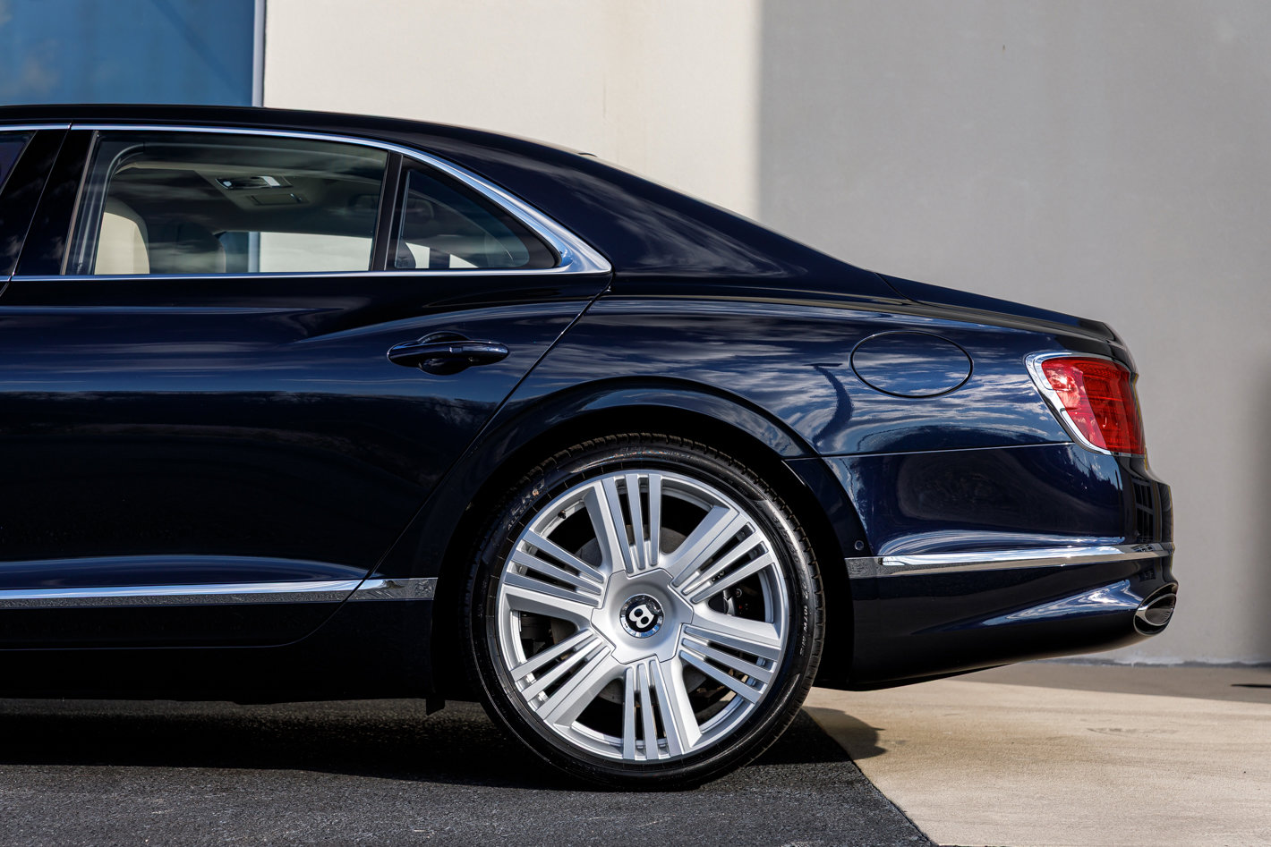 New 2026 Bentley Flying Spur Azure image 8