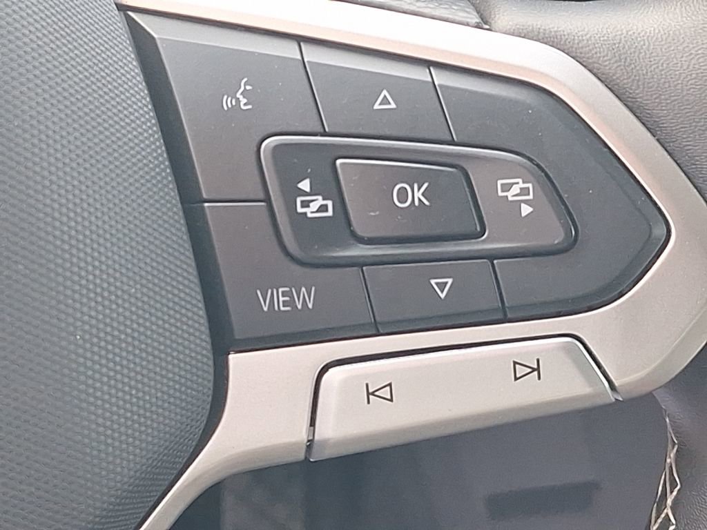 Used 2024 Volkswagen Tiguan SE AWD/4WD image 32