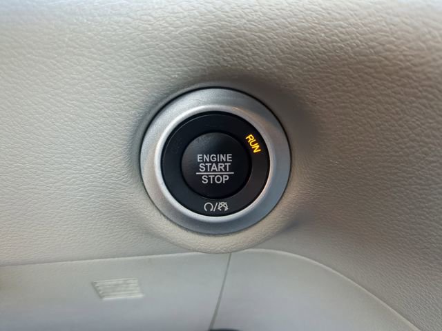 Used 2024 Chrysler Pacifica Touring-L image 32