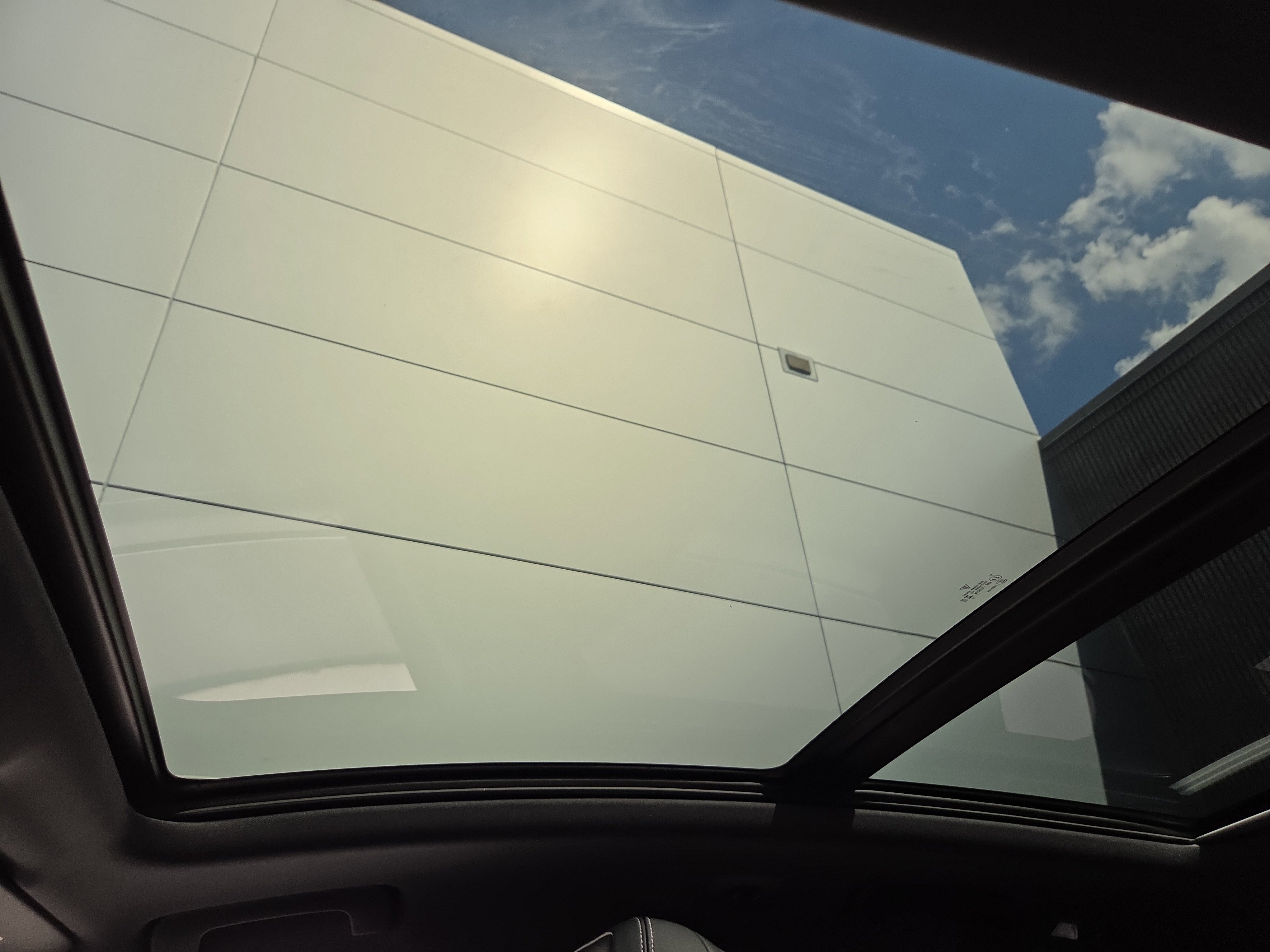 Used 2025 Porsche Macan AWD/4WD image 27