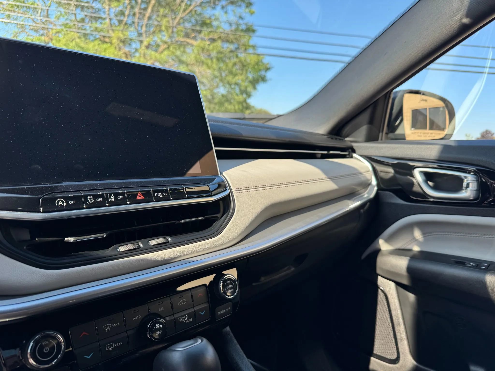 Used 2025 Jeep Compass Limited image 21