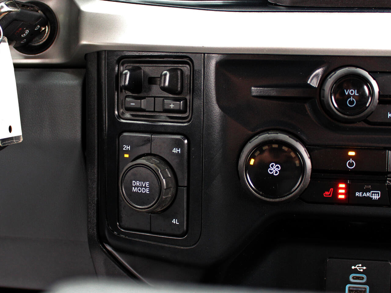 Used 2024 Ford F550 4x4 Crew Cab Super Duty w/ XLT Value Package image 29