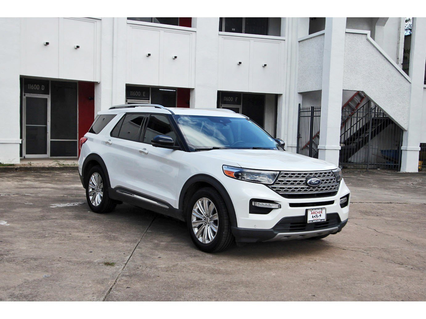 Used 2021 Ford Explorer Limited w/ Hybrid Equipment Group 310A RWD image 9