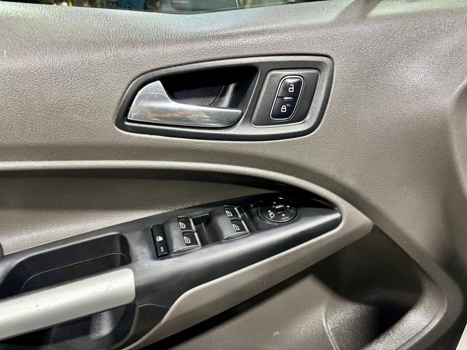 Used 2019 Ford Transit Connect XLT w/ Driver-Assist Package image 23