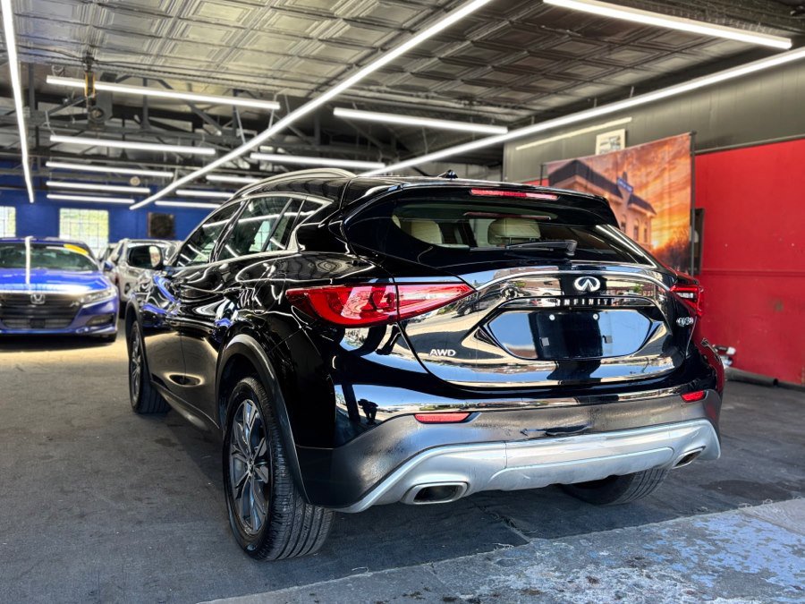 Used 2018 INFINITI QX30 AWD w/ Cargo Package image 4