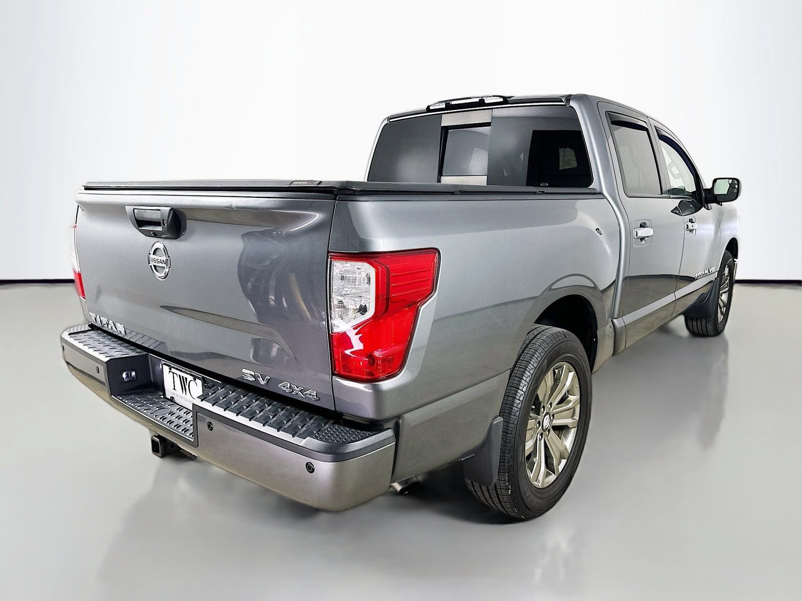 Used 2019 Nissan Titan SV w/ SV Convenience Package AWD/4WD image 5
