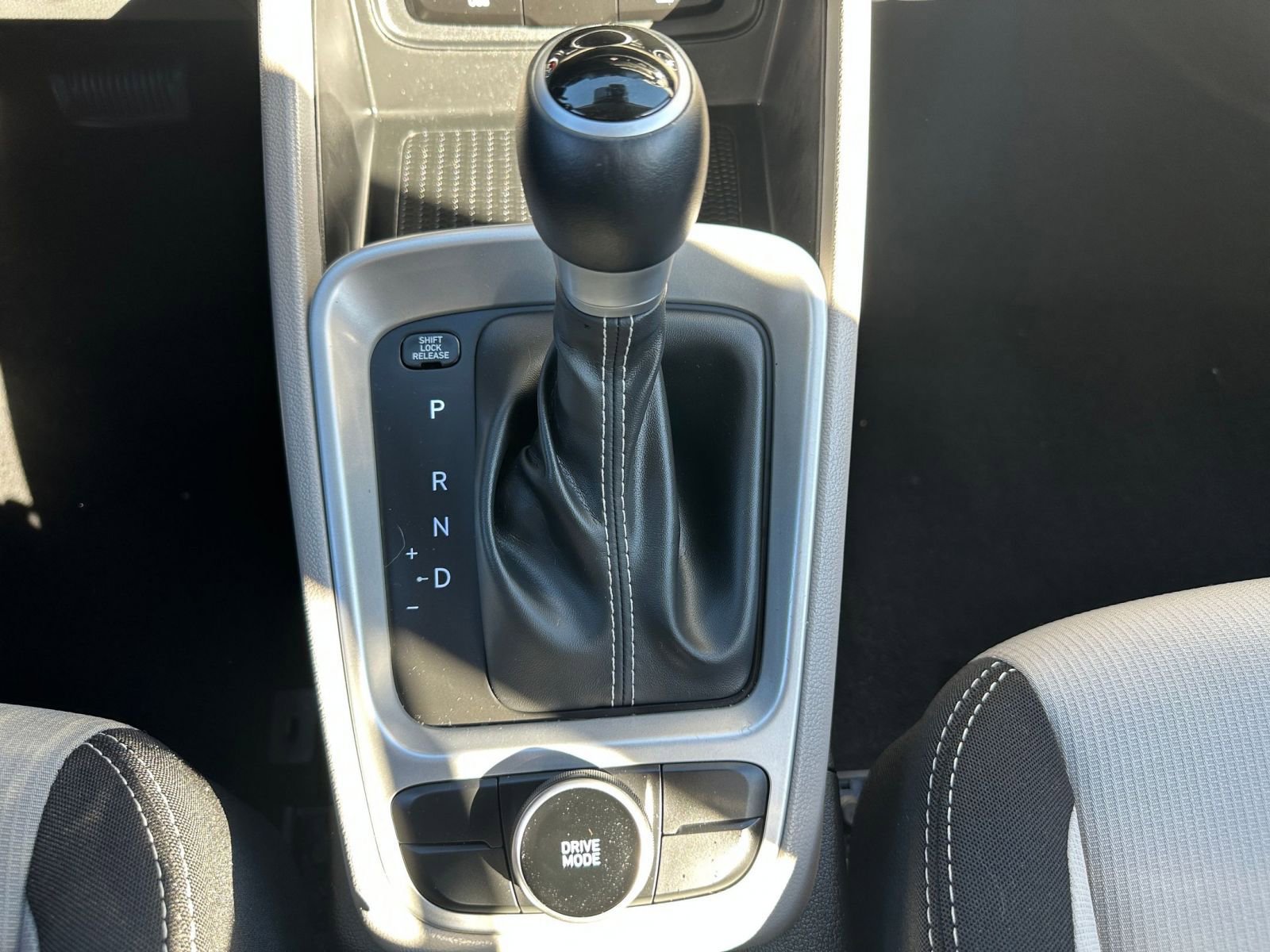Used 2025 Hyundai Venue SEL FWD image 43