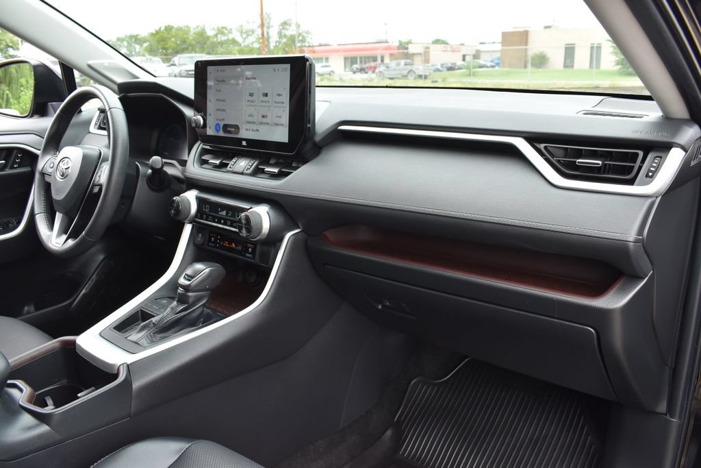 Used 2023 Toyota RAV4 Limited FWD image 33