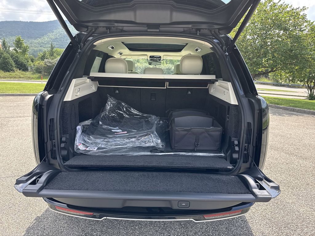 New 2025 Land Rover Range Rover SE image 12