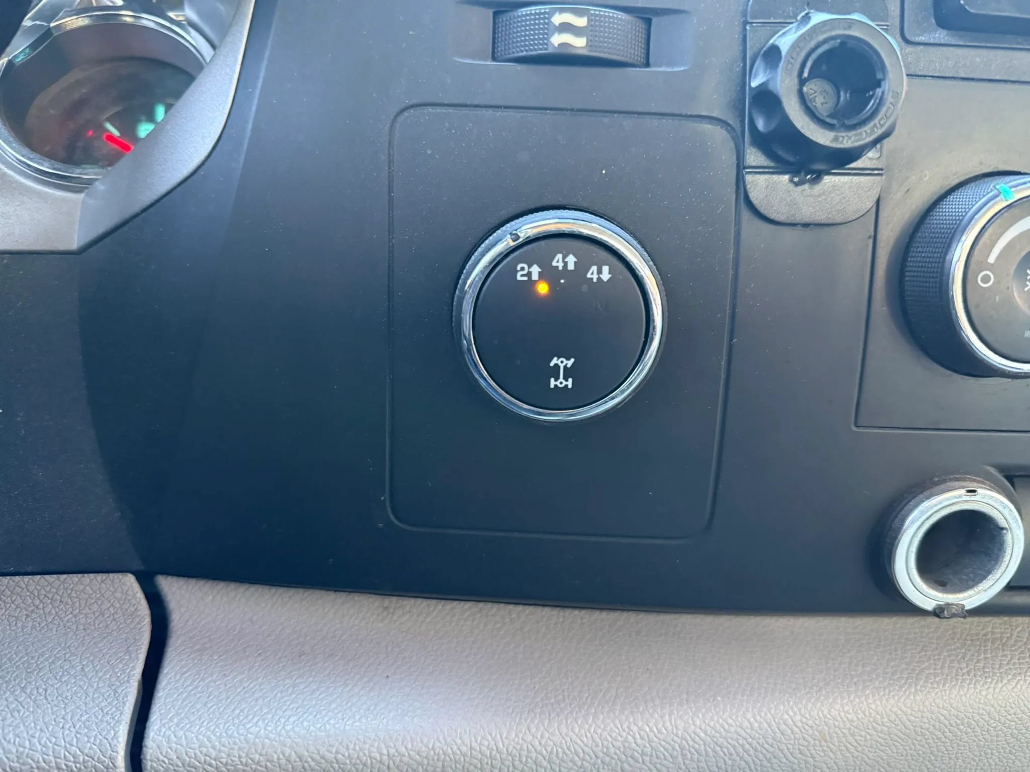 Used 2014 Chevrolet Silverado 2500 LT AWD/4WD image 16