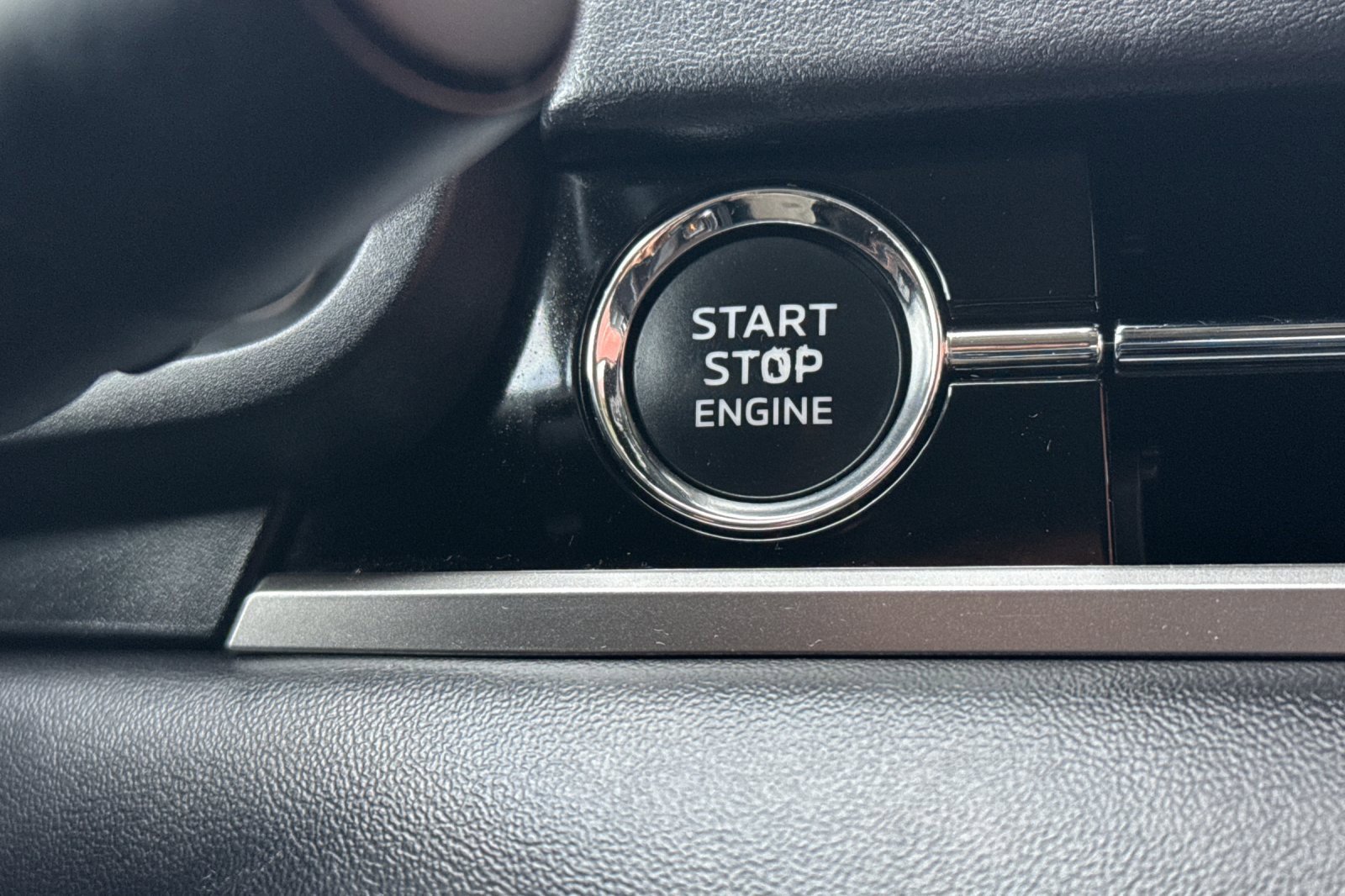 Used 2024 Mitsubishi Outlander SE image 27