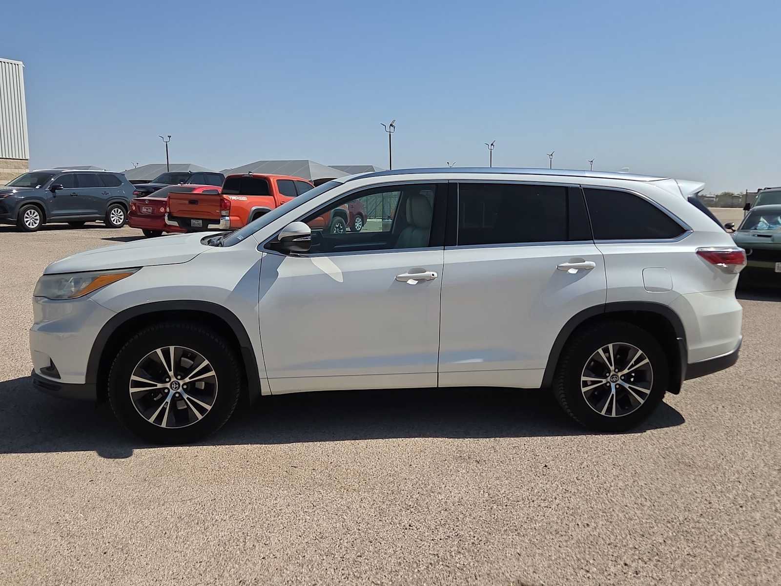 Used 2016 Toyota Highlander XLE AWD/4WD image 5