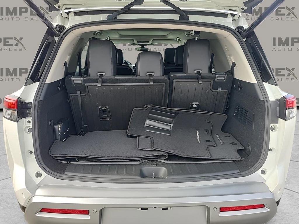 Used 2024 Nissan Pathfinder Platinum image 31