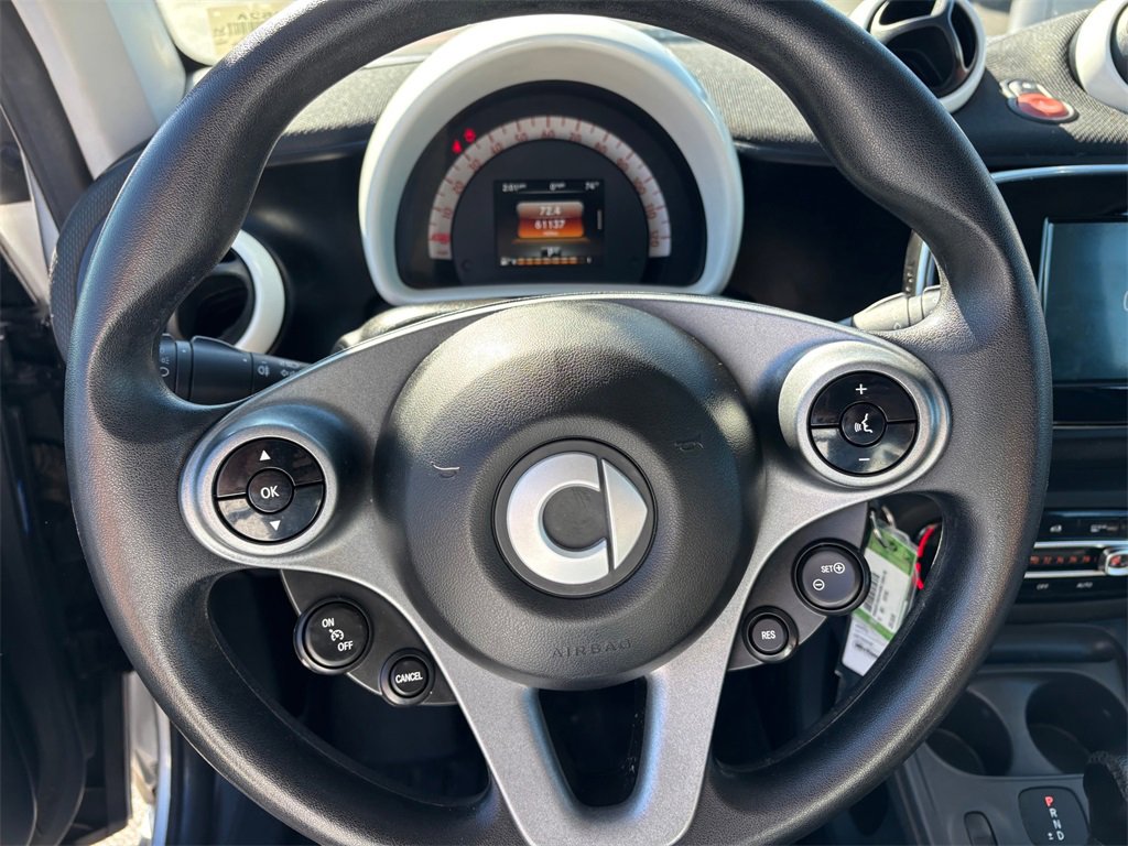 Used 2016 smart fortwo pure image 15