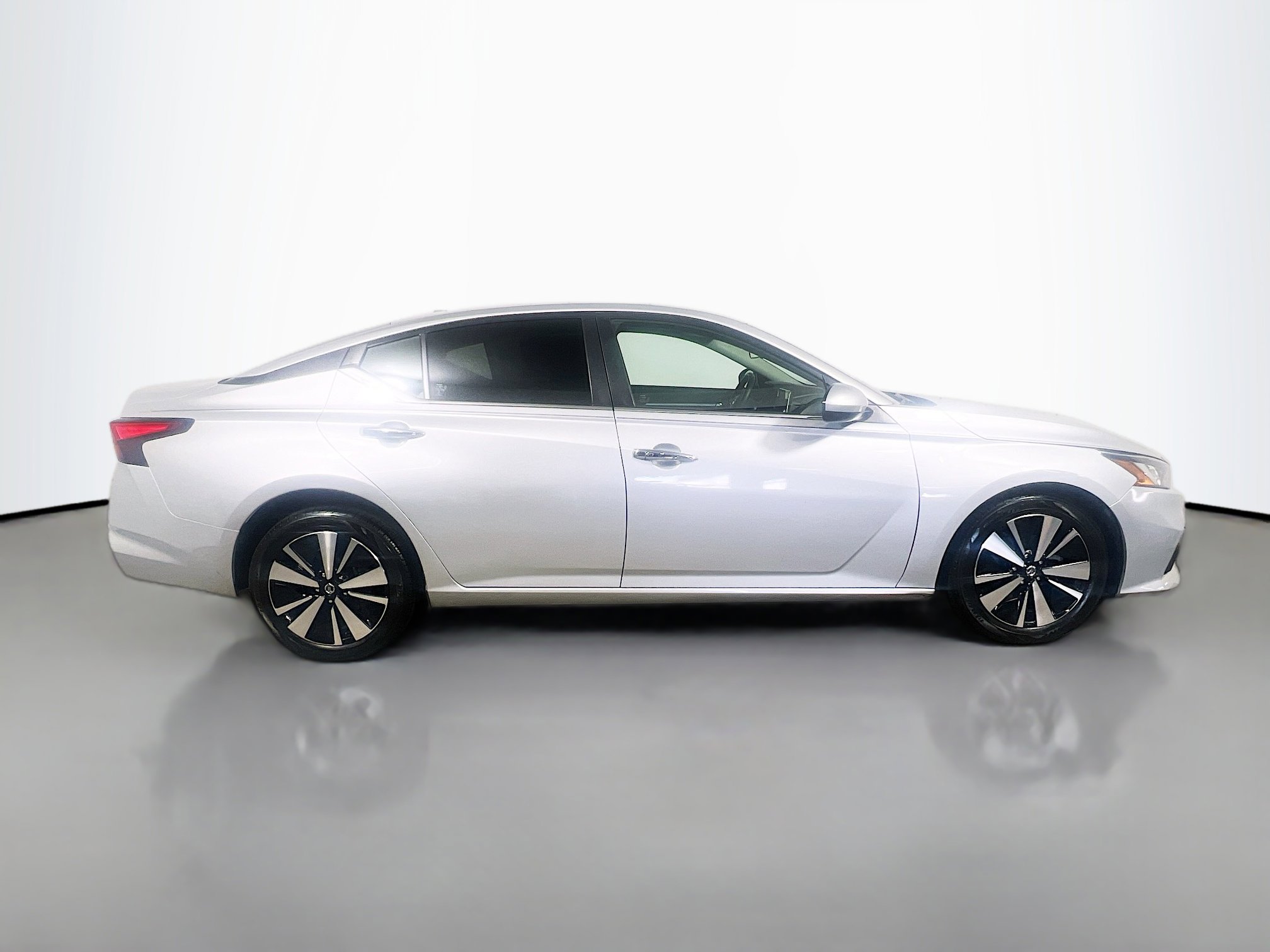 Used 2022 Nissan Altima 2.5 SV AWD/4WD image 3