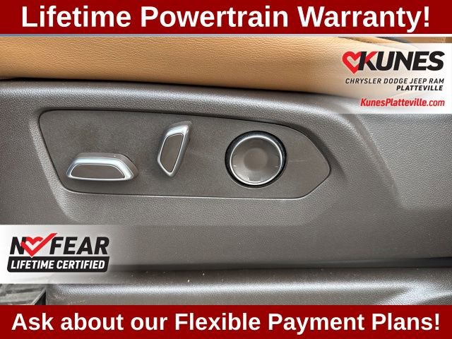 Used 2025 Cadillac Escalade Premium Luxury image 20