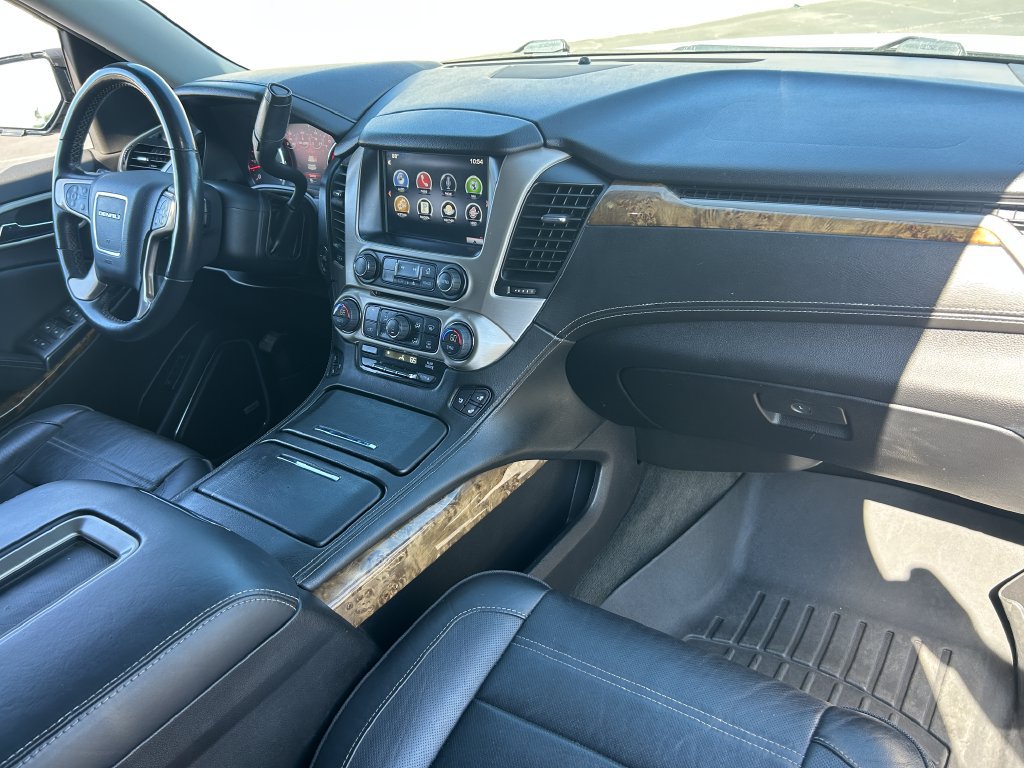 Used 2015 GMC Yukon Denali w/ Touring Package AWD/4WD image 36