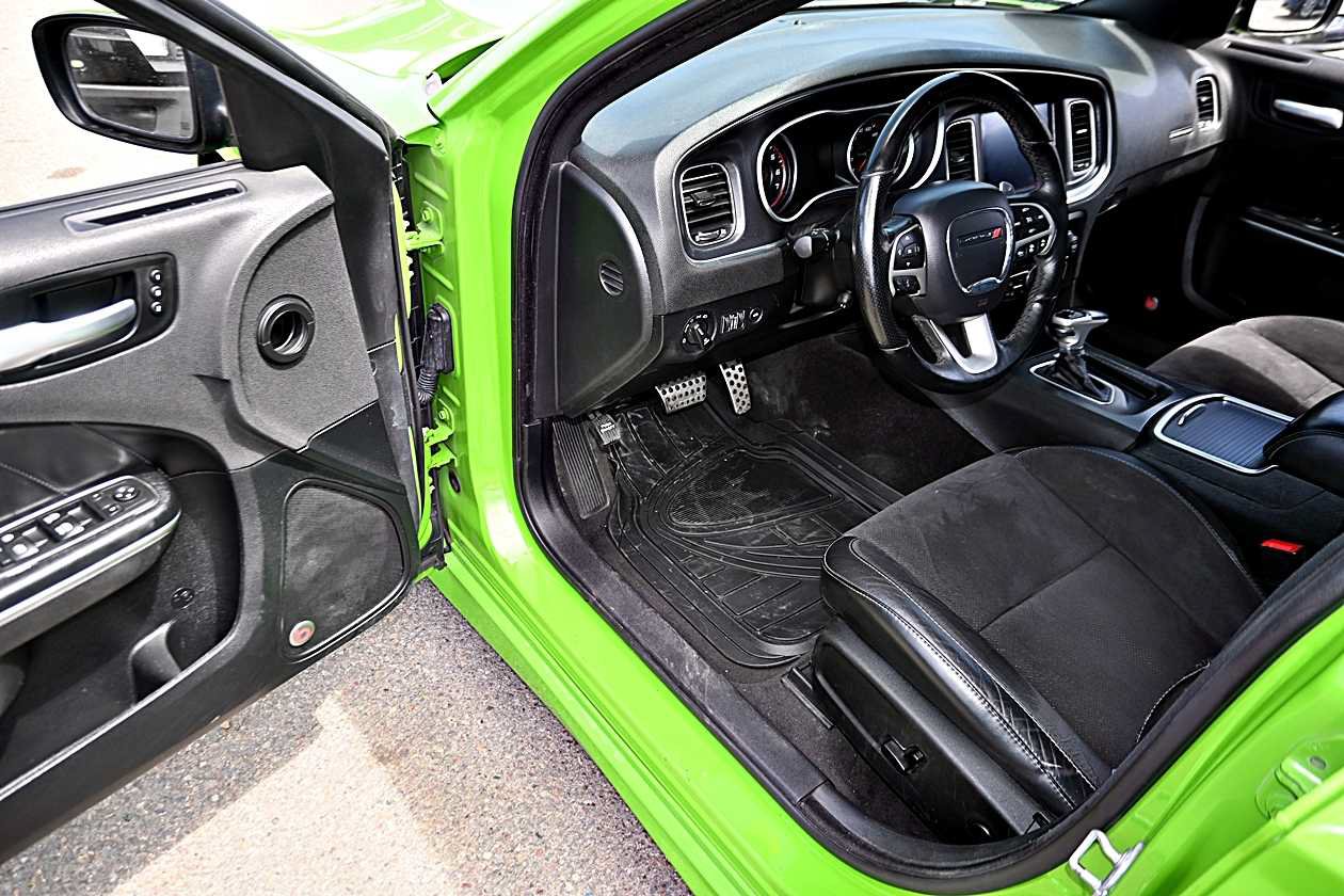Used 2017 Dodge Charger R/T Scat Pack w/ Technology Group RWD image 26