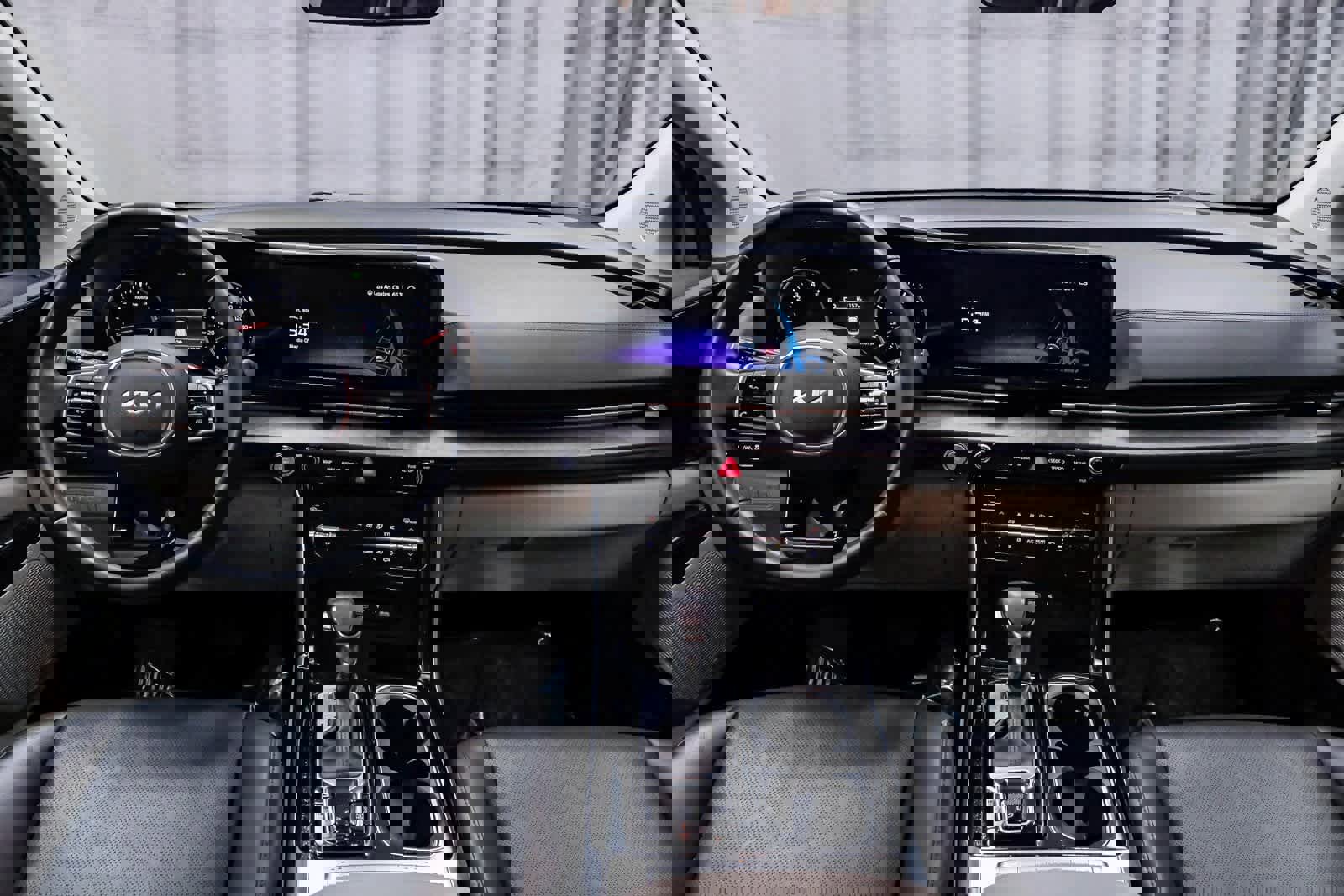 Used 2024 Kia Carnival EX image 14