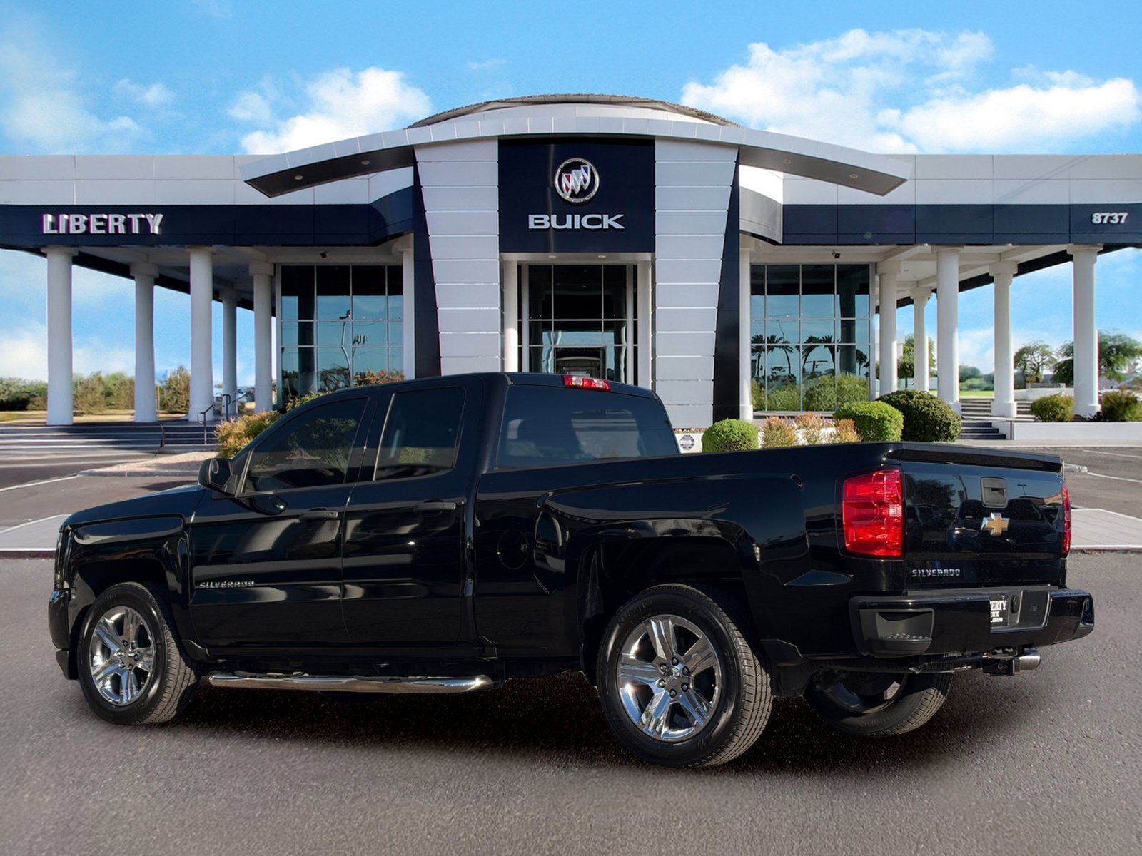 Used 2018 Chevrolet Silverado 1500 Custom w/ Custom Convenience Package RWD image 7