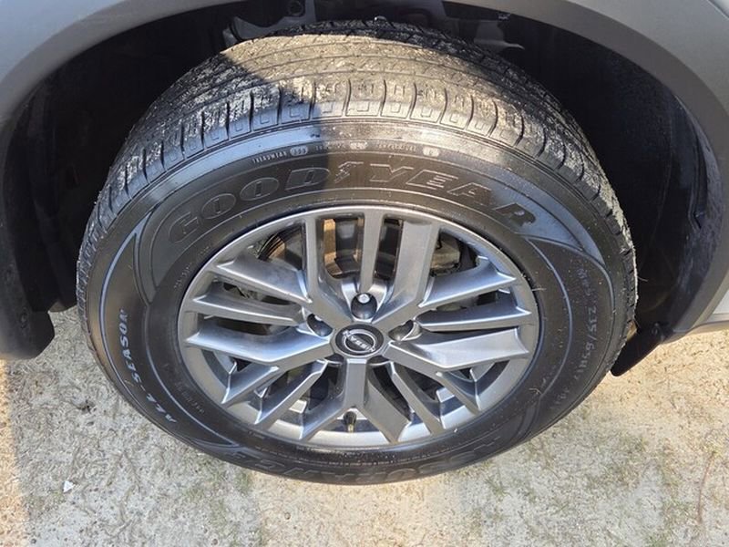 Used 2024 Nissan Rogue S image 17