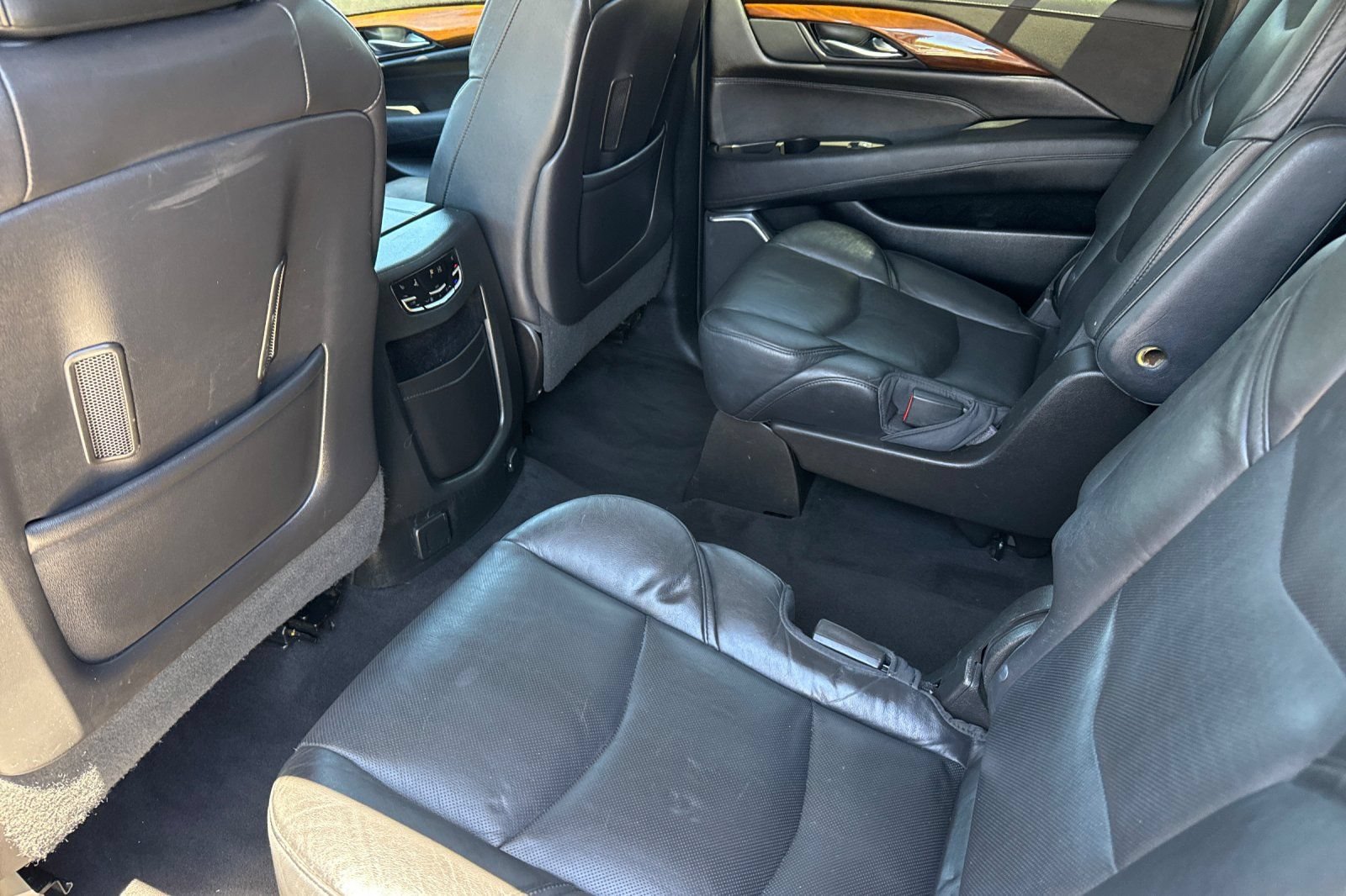 Used 2017 Cadillac Escalade ESV Luxury RWD image 12