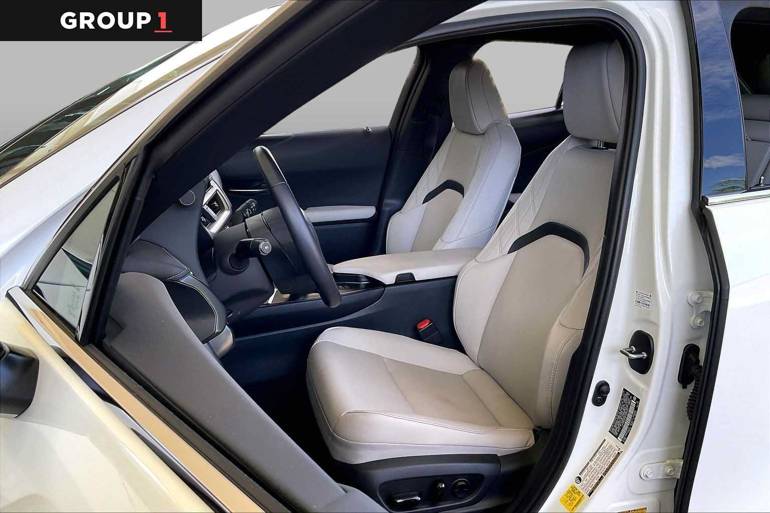 Certified 2026 Lexus UX 300h FWD image 7