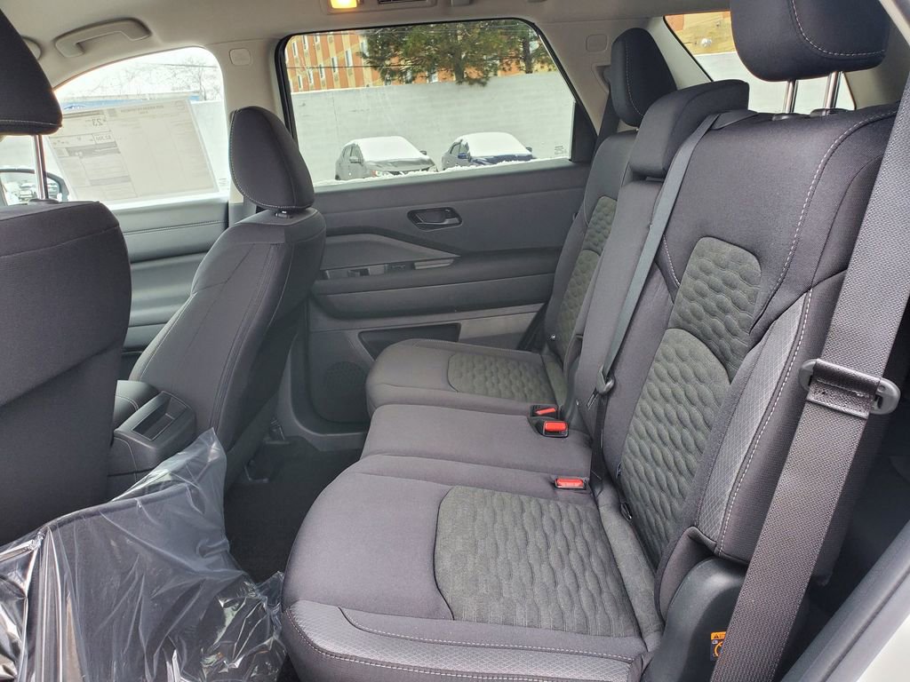 New 2025 Nissan Pathfinder S image 10