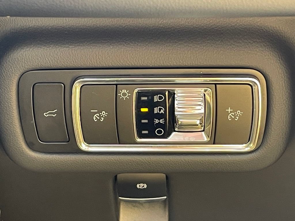 Used 2025 Lincoln Nautilus Reserve AWD/4WD image 13