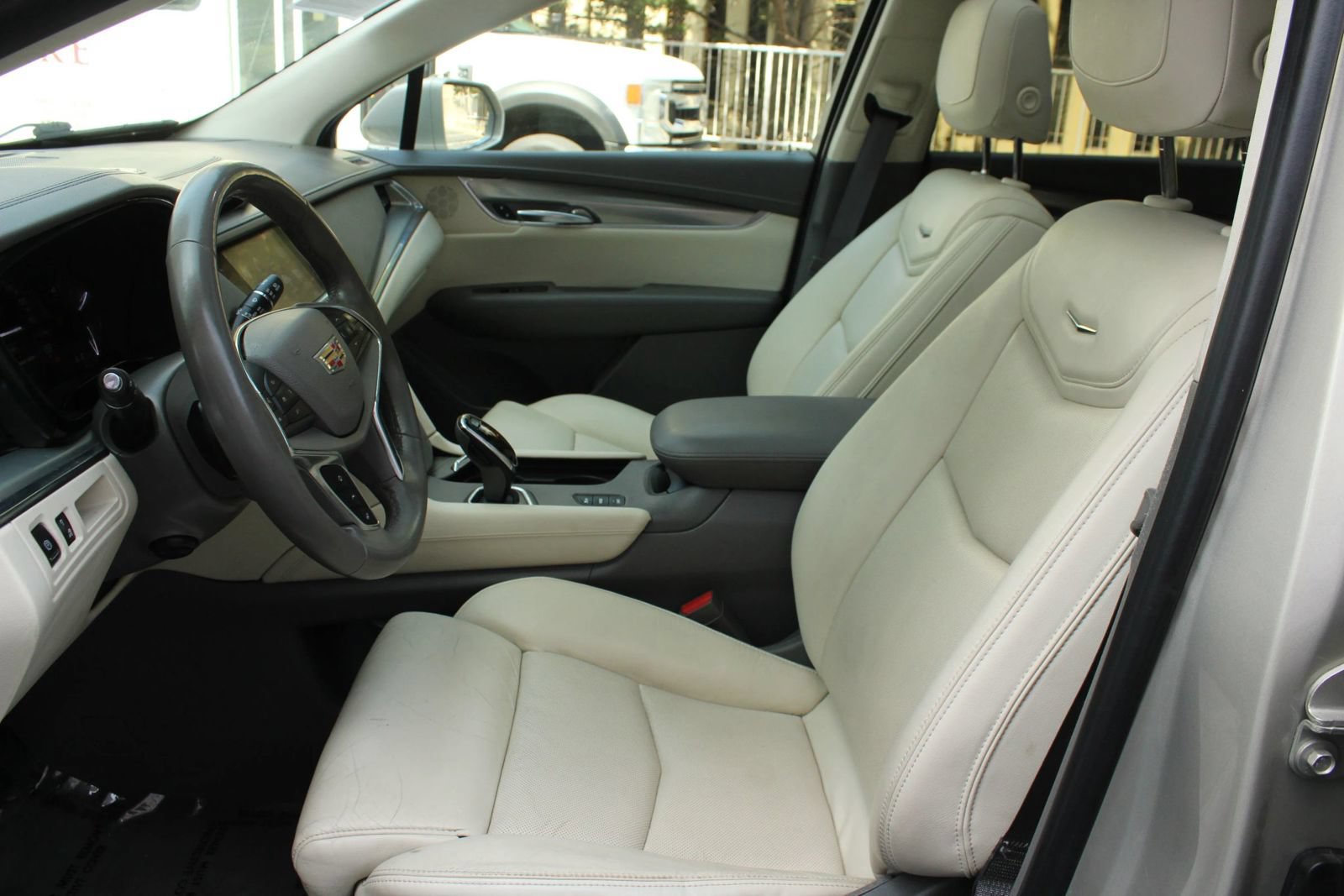 Used 2017 Cadillac XT5 Luxury w/ Driver Awareness Package AWD/4WD image 14
