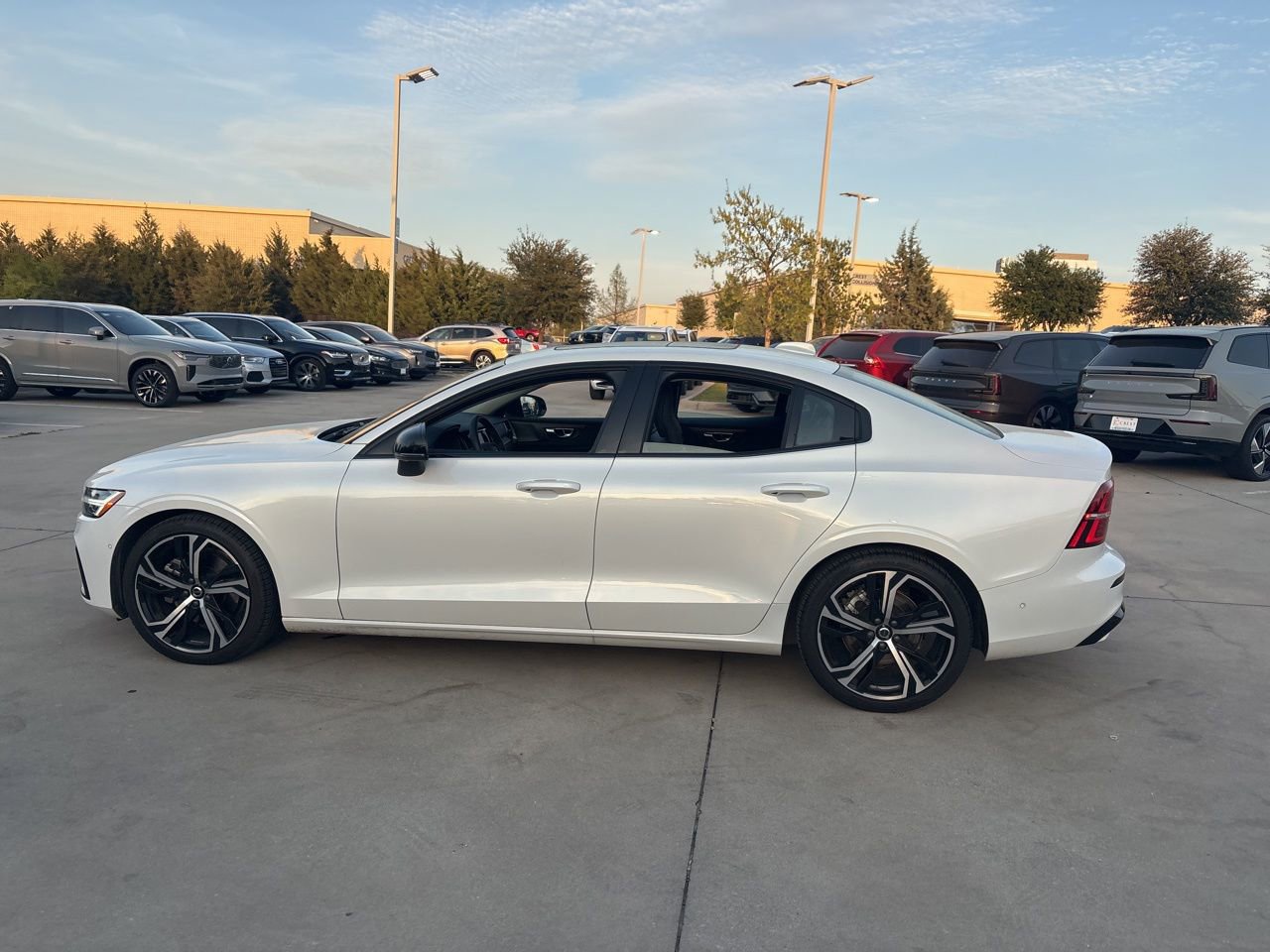 Used 2025 Volvo S60 B5 Plus image 8