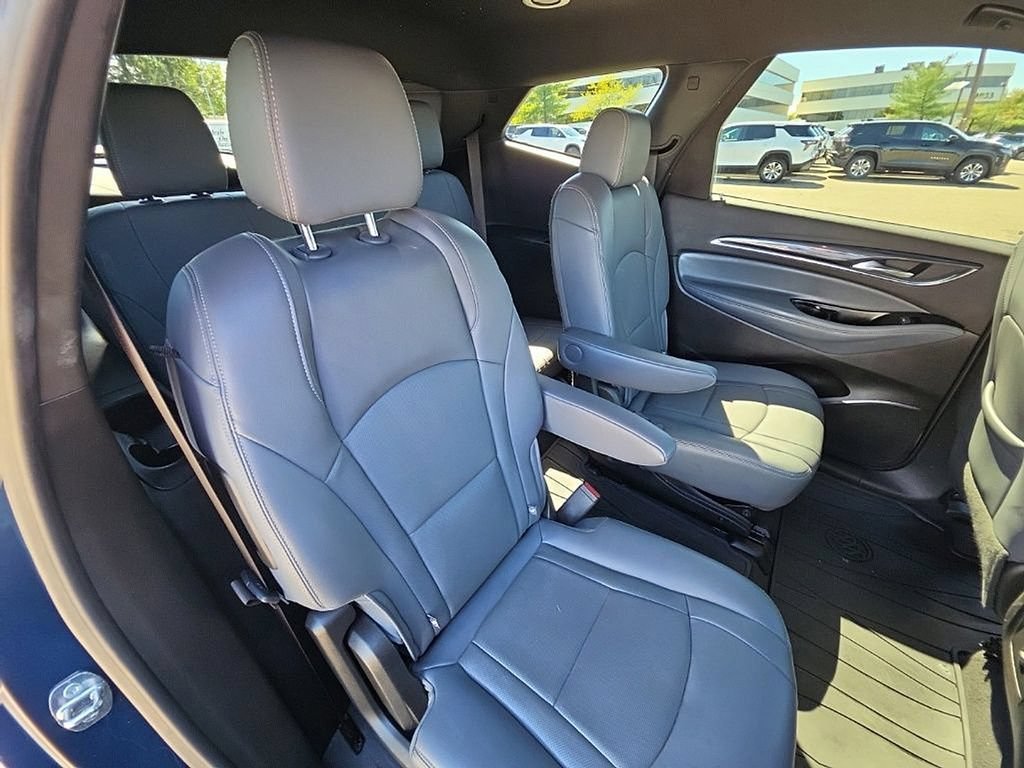 Used 2023 Buick Enclave Essence AWD/4WD image 28