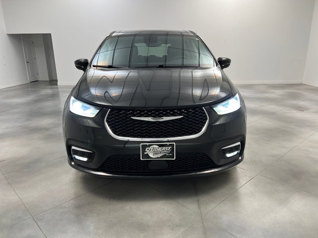 Used 2024 Chrysler Pacifica Limited FWD image 3