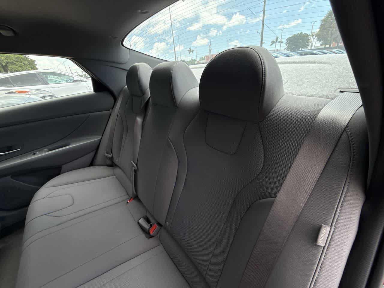 Used 2025 Hyundai Elantra SE FWD image 22
