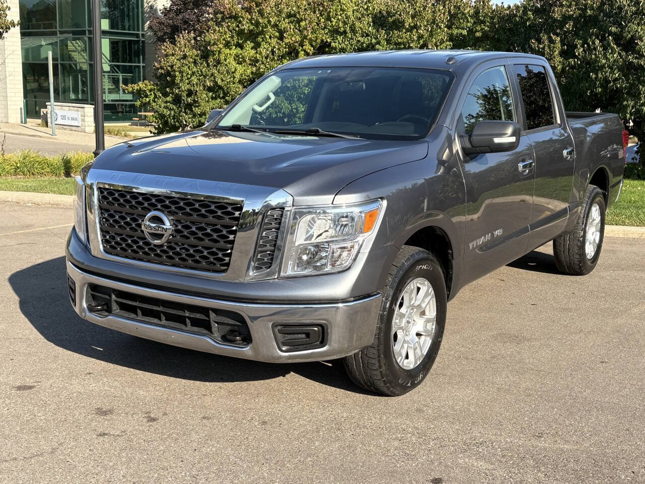 Used 2018 Nissan Titan SV AWD/4WD image 18