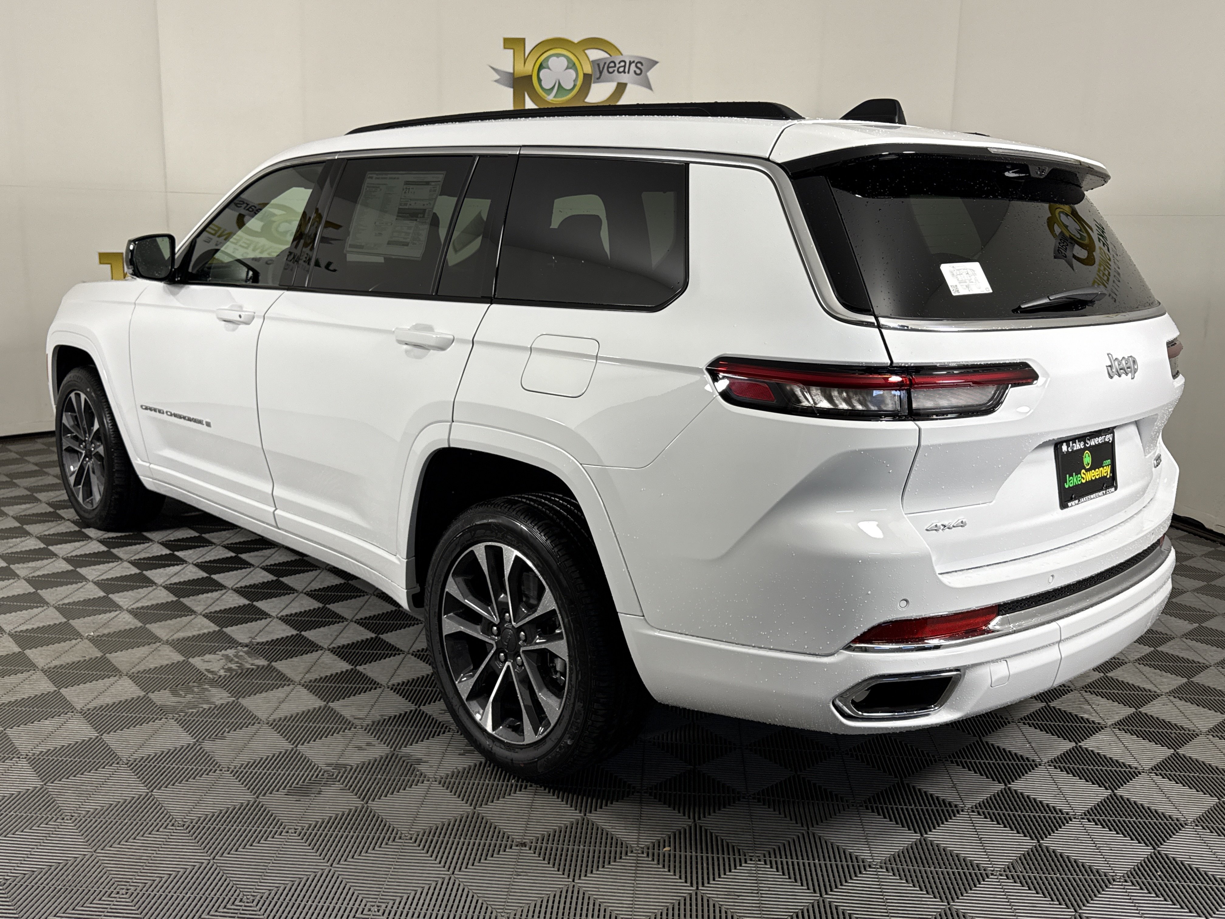 New 2025 Jeep Grand Cherokee L Overland w/ Advanced Protech Group III AWD/4WD image 6