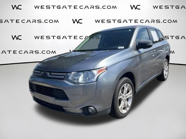 Used 2014 Mitsubishi Outlander SE AWD/4WD image 1