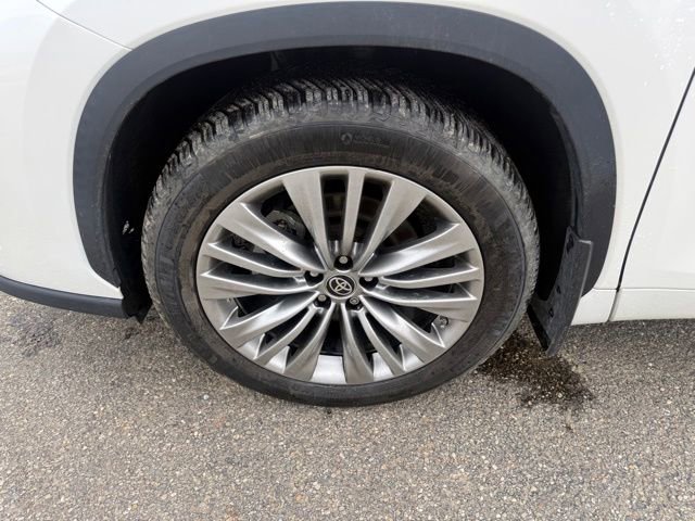 Used 2021 Toyota Highlander Platinum AWD/4WD image 16