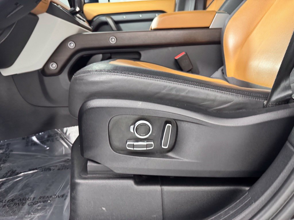 Used 2024 Land Rover Defender 130 X-Dynamic SE AWD/4WD image 16