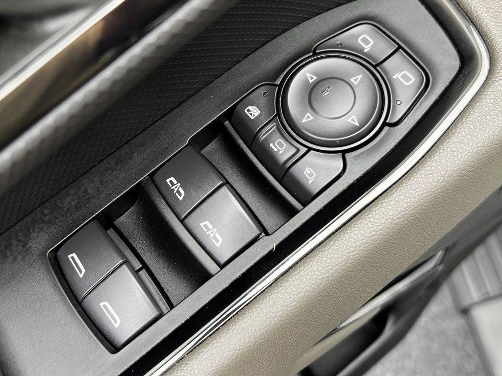 Used 2024 Chevrolet Silverado 2500 ZR2 w/ Technology Package image 28